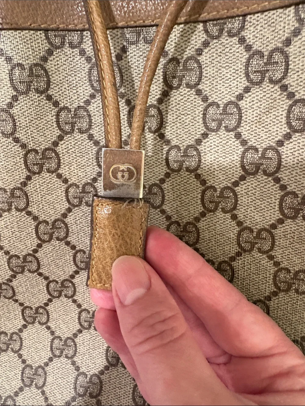 Gucci signature printed vintage crossbody bag as is - Picture 3 of 14